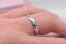 Load image into Gallery viewer, Platinum Art Deco Floral Engraved Wedding Band – Vintage Ring
