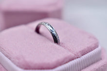 Load image into Gallery viewer, Platinum Art Deco Floral Engraved Wedding Band – Vintage Ring
