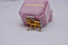 Load image into Gallery viewer, 18K Yellow Gold &amp; Platinum Vintage Textured Horse Single Cut Diamond Brooch
