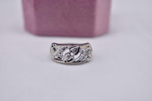 Load image into Gallery viewer, Beautiful 14K White Gold Art Deco Vintage Hand Sculpted Floral Double Heart Diamond Band
