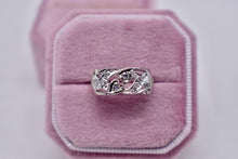 Load image into Gallery viewer, Beautiful 14K White Gold Art Deco Vintage Hand Sculpted Floral Double Heart Diamond Band
