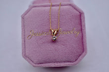 Load image into Gallery viewer, Vintage 14K Yellow Gold 0.15cts Solitaire Diamond Compass Prongs Necklace
