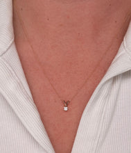 Load image into Gallery viewer, Vintage 14K Yellow Gold 0.15cts Solitaire Diamond Compass Prongs Necklace
