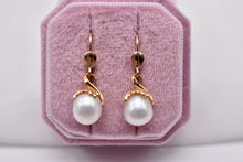 Load image into Gallery viewer, Vintage 14K Yellow Gold White Oblong Pearl Dangle Earrings
