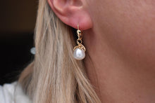 Load image into Gallery viewer, Vintage 14K Yellow Gold White Oblong Pearl Dangle Earrings
