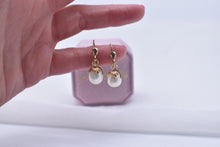 Load image into Gallery viewer, Vintage 14K Yellow Gold White Oblong Pearl Dangle Earrings
