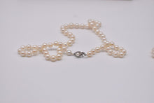Load image into Gallery viewer, Vintage 10K White Gold 16.5 Inch Graduated Fresh Water White High Quality Shell Pearl Necklace Strand
