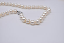 Load image into Gallery viewer, Vintage 14K White Gold 17.5 Inch Cultured High Quality Fresh Water 9mm White Pearl Necklace Strand With Beautiful 0.80cts Diamond Clasp
