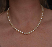 Load image into Gallery viewer, Vintage 14K White Gold 18.5 Inch Graduated Fresh Water White High Quality Shell Pearl Necklace Strand
