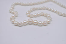 Load image into Gallery viewer, Vintage 14K White Gold 18.5 Inch Graduated Fresh Water White High Quality Shell Pearl Necklace Strand
