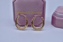 Load image into Gallery viewer, Vintage 14K Yellow Gold Scalloped Hollow Hoop Earrings
