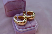 Load image into Gallery viewer, Vintage 18K Yellow Gold Chunky Fashion Hoop Earrings
