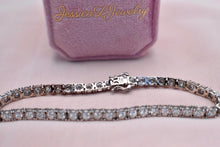 Load image into Gallery viewer, 18K White Gold Vintage Round 2.00cts Natural Diamond Illusion Style Tennis Bracelet
