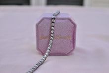 Load image into Gallery viewer, 18K White Gold Vintage Round 2.00cts Natural Diamond Illusion Style Tennis Bracelet
