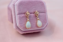 Load image into Gallery viewer, Vintage 14K Yellow Gold Dangle Pear Shape 1.40cts Natural Opal Earrings
