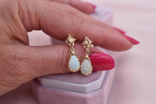 Load image into Gallery viewer, Vintage 14K Yellow Gold Dangle Pear Shape 1.40cts Natural Opal Earrings
