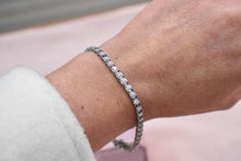 Load image into Gallery viewer, 18K White Gold Vintage Round 2.00cts Natural Diamond Illusion Style Tennis Bracelet
