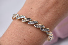 Load image into Gallery viewer, 14K Yellow Gold Vintage Baguette &amp; Round Swirl Style Hinged 3.25cts Natural Diamond Bracelet
