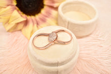 Load image into Gallery viewer, 14K Rose Gold Reversible White and Chocolate Diamond Flip Ring
