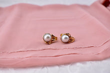 Load image into Gallery viewer, Vintage 18K Yellow Gold Light Gray South Sea Tahitian Pearl and Diamond  Earrings
