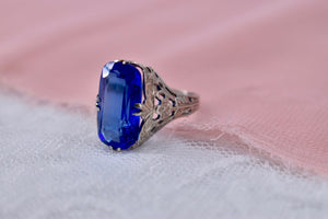 Vintage 10K White Gold Synthetic Sapphire Floral Ring