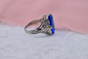 Vintage 10K White Gold Synthetic Sapphire Floral Ring