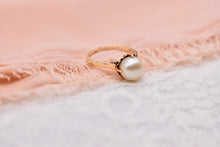 Load image into Gallery viewer, 14K Yellow Gold Vintage Pearl Solitaire Ring
