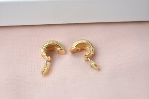 Vintage 18K Yellow Gold Unique Design Clip On Scalloped Hoop Earrings