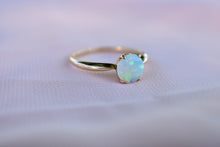 Load image into Gallery viewer, Vintage 14K Yellow Gold Opal Solitaire Classic Ring
