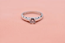Load image into Gallery viewer, Vintage Na Hoku Brand Diamond Solitaire Engagement Ring

